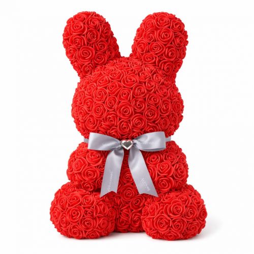 Заяц из роз красный